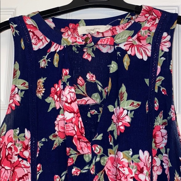 Onetheland Floral Keyhole Dress - Picture 2 of 6